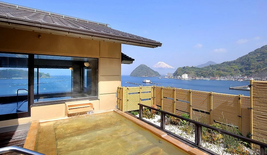 檜木風呂「富士之湯」的露天泉池