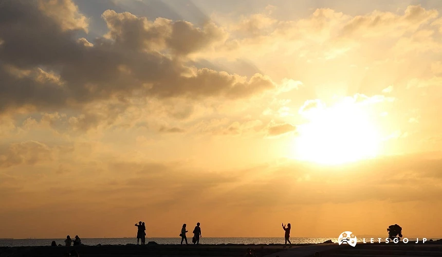 北谷公园日落海滩的夕阳美景