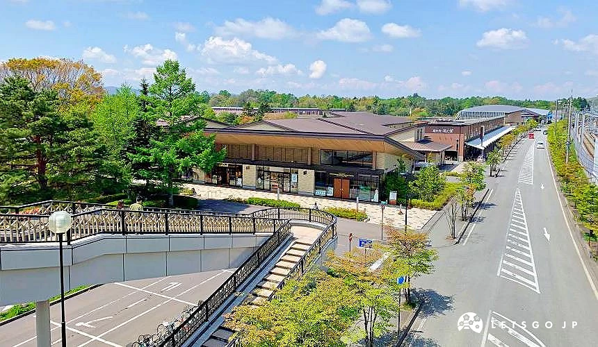轻井泽车站南边出口楼梯望出去,就是 OUTLET 的美食区