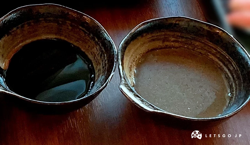 札幌涮涮鍋「耀 KAGAYOI」餐廳附上的2種沾醬,可以依照自己的喜好換口味嚐嚐