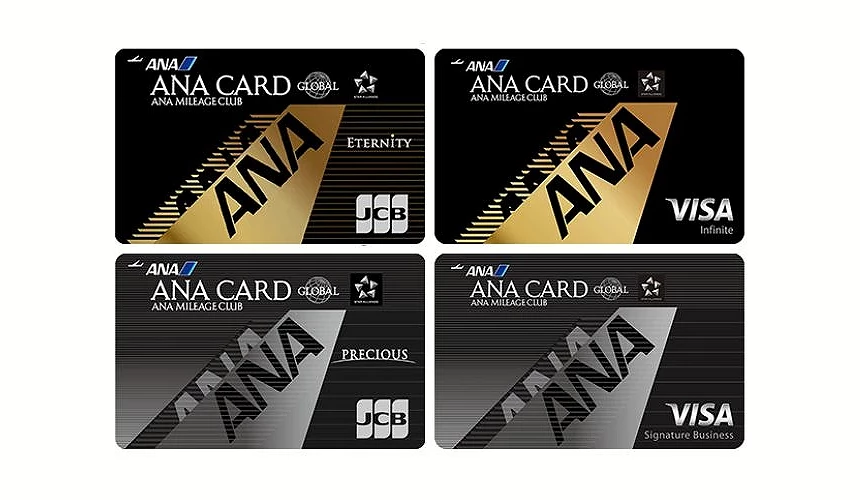 四张中国信托 ANA 联名信用卡卡面,黑色与灰色设计上印有 ANA CARD、ANA Mileage Club、JCB 与 Visa 标志