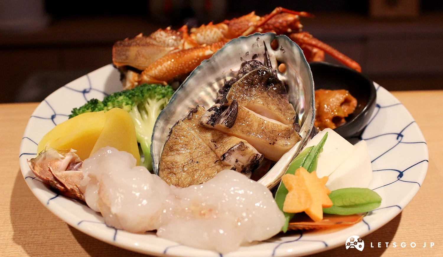 一盤海鮮食材
