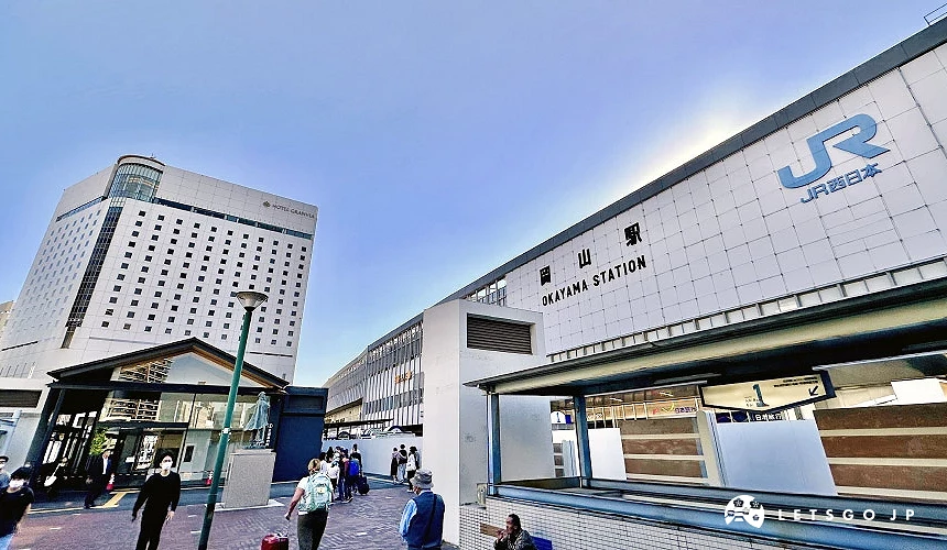 JR岡山站前景色,可看到「岡山格蘭比亞大酒店」就緊鄰車站攝影:Angie