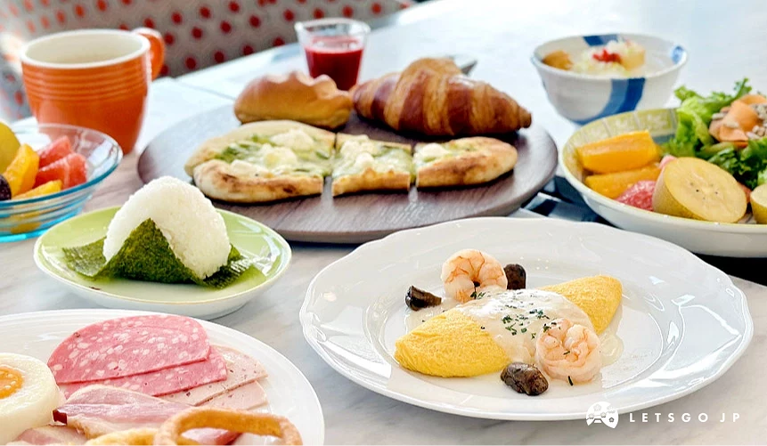 早餐菜色豐富多變,從沙拉、水果、西式歐姆蛋、麵包、日式飯糰等,應有盡有攝影:Angie
