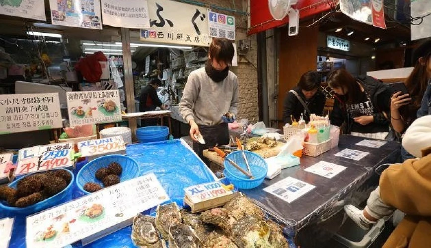 西川鮮魚店店面與店員