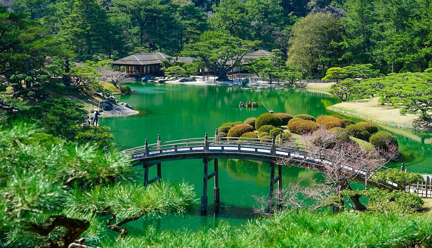 栗林公园从飞来峰眺望的经典景色