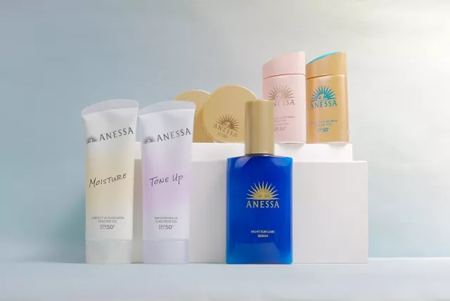 ANESSA安耐曬款式超多！金鑽高效防曬露、防曬乳、防曬蜜粉刷差別比較 的縮圖