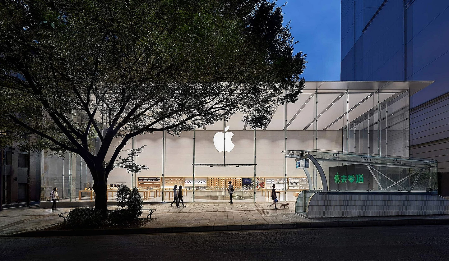 Apple 表參道的傍晚時分