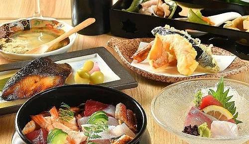 のの御膳套餐(包含前菜、炸物、烤鱼、生鱼片等)