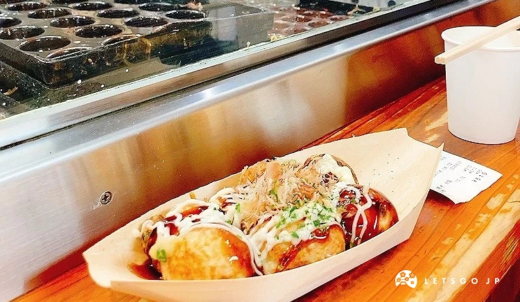 内用是采立食可以透过橱窗看到制造章鱼烧过程