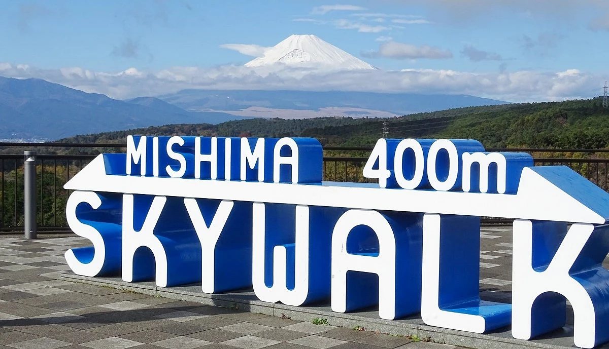 三島天空步道造型雕塑與富士山