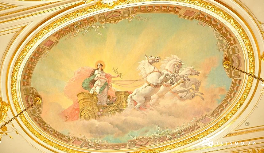 东京迎宾馆赤坂离宫的朝日厅(朝日の间)天花板上绘制的曙光女神