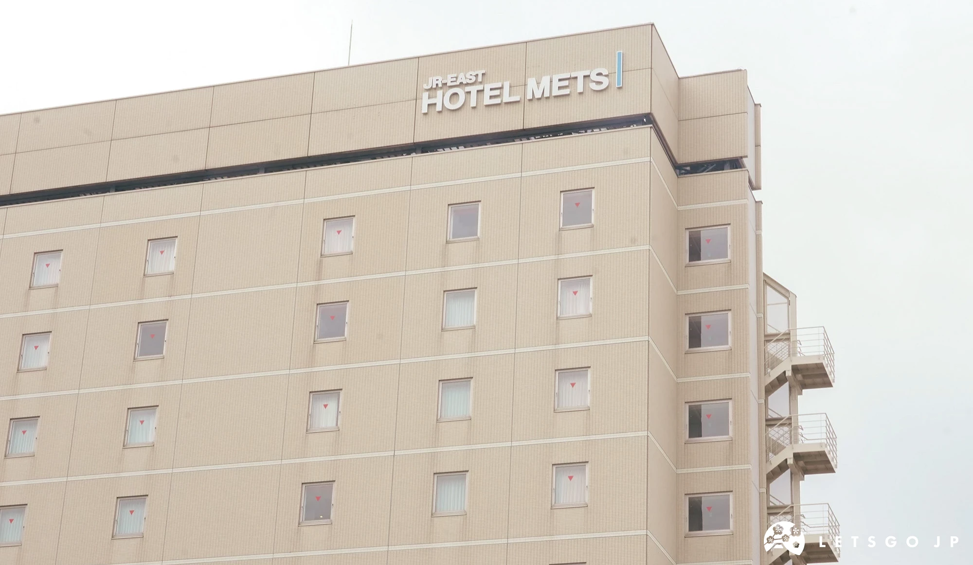 「JR 东日本 HOTEL METS 高圆寺」与高圆寺站北口相连