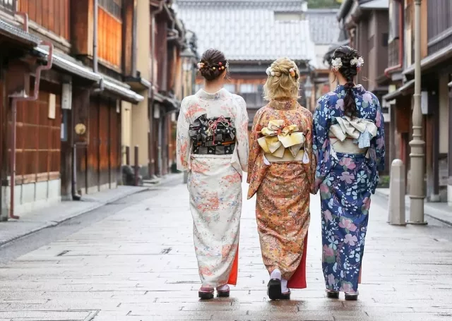 东茶屋街完整指南：必买、必吃、交通与和服体验资讯，金泽浪漫散策地图 的缩图