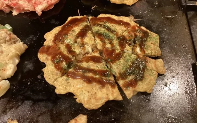 傳承三代！屹立人形町超70年：大阪燒老店「松浪」必吃招牌蛤蜊松浪燒