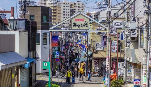 谷根千「谷中银座」攻略：散策路线、夕阳阶梯、猫街、必吃美食一次看！