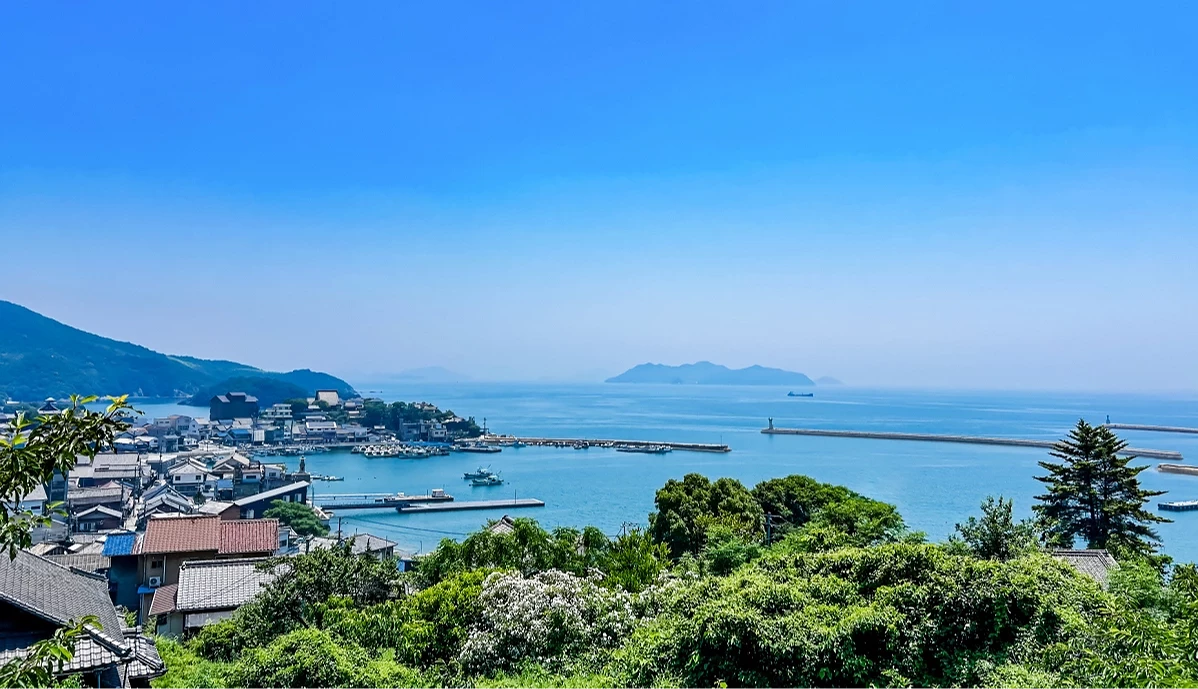 从高台眺望濑户内海的港町「鞆之浦」