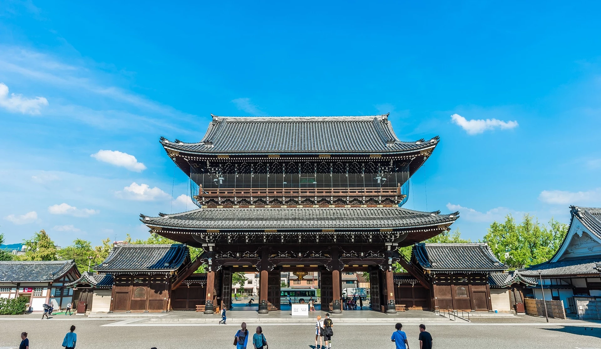 京都的東本願寺山門