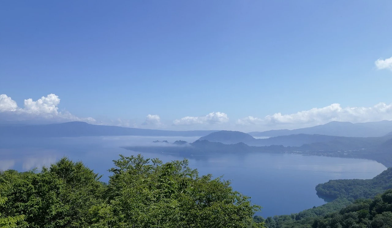 從紫明亭展望台看十和田湖
