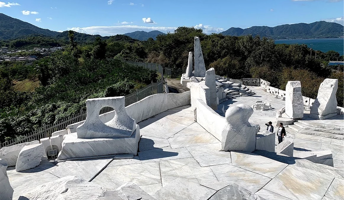未来心之丘以大理石建筑为主