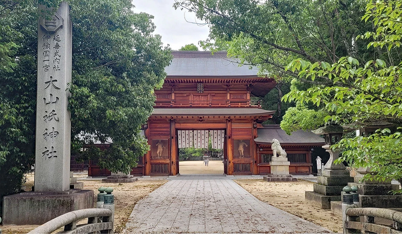 大山只神社的山门