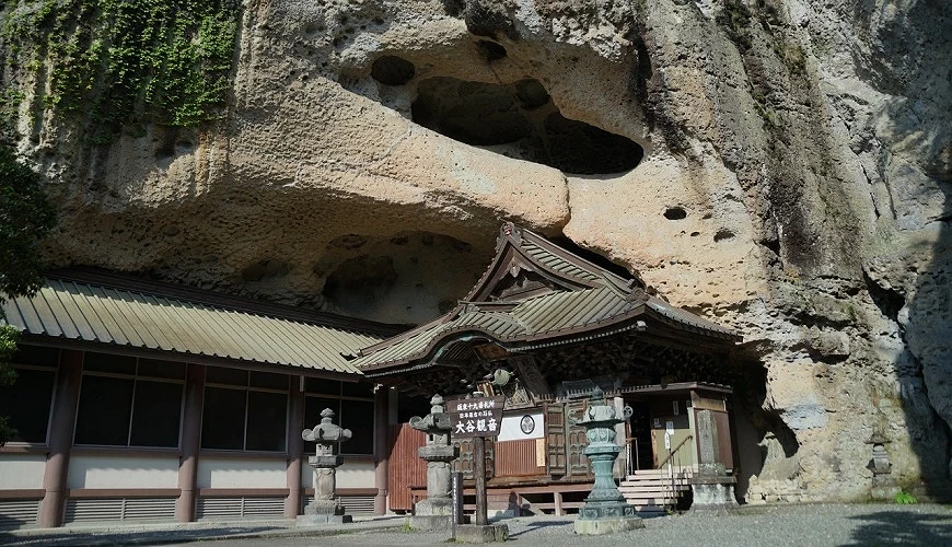 岩壁下的大谷寺