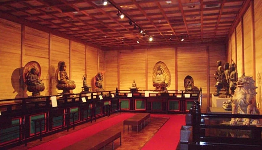 灵宝馆馆内的佛像展示